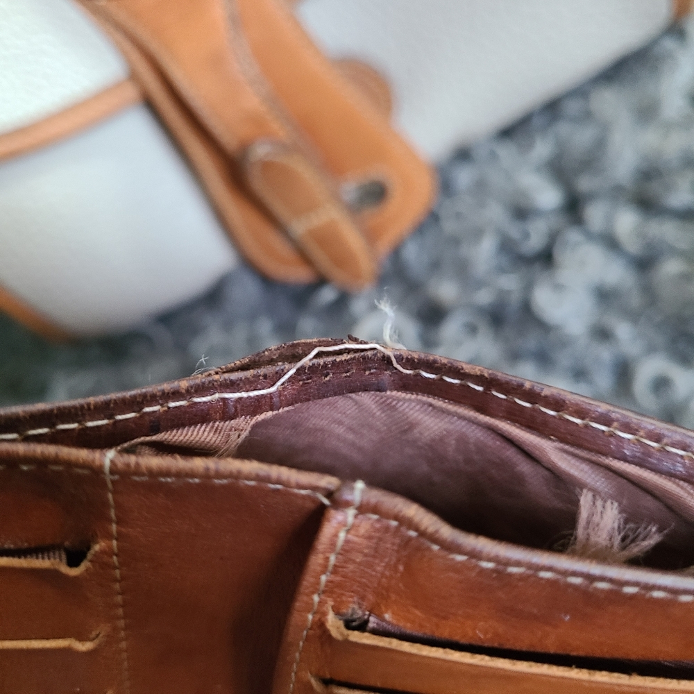 SWAPPED Dooney & Bourke White Leather Shoulder Bag + Wallet - Picture 15 of 16